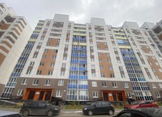 Продаю двухкомнатную квартиру, 61.2 м2, посёлок городского типа Медведево, улица Дмитрия Средина