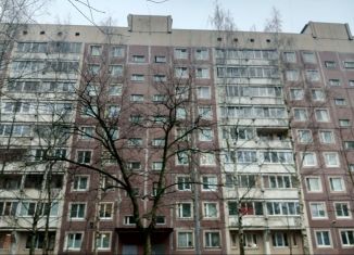 Продажа 3-комнатной квартиры, 57 м2, Санкт-Петербург, улица Маршала Новикова, 3, метро Пионерская