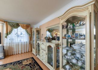 Продаю трехкомнатную квартиру, 150 м2, Геленджик, улица Нахимова, 10