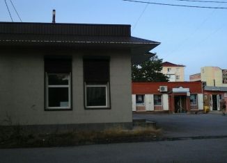 Продам торговую площадь, 28 м2, поселок городского типа Новомихайловский, 2-й микрорайон, 9А