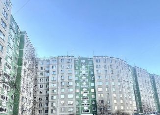 Сдается двухкомнатная квартира, 52 м2, Челябинск, улица Чичерина, 33