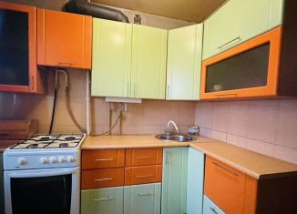 Продается 2-ком. квартира, 50 м2, Арзамас, улица Победы, 1