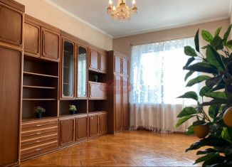 Продам четырехкомнатную квартиру, 109 м2, Тюменская область, улица Челюскинцев, 36