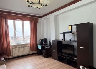 Продаю 2-ком. квартиру, 75 м2, Махачкала, Уллуаинская улица, 1