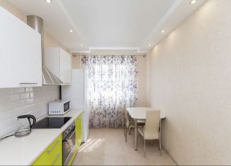 Сдам 2-ком. квартиру, 90 м2, Челябинск, улица Маркса, 81