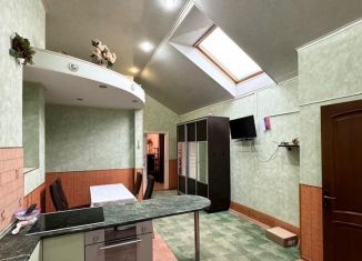 Продаю 4-ком. квартиру, 95 м2, Старый Оскол, улица Хмелёва, 26А