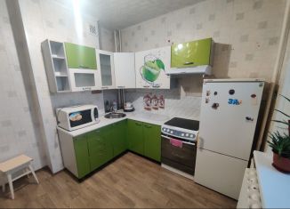 Сдаю в аренду 2-ком. квартиру, 60 м2, Саха (Якутия), улица имени Газеты Комсомольская Правда, 2