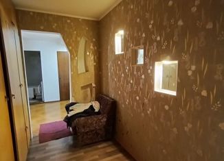 Сдается двухкомнатная квартира, 60 м2, Балаково, улица Комарова, 128