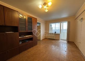 Продается 3-ком. квартира, 57 м2, Волгоград, Краснополянская улица, 18