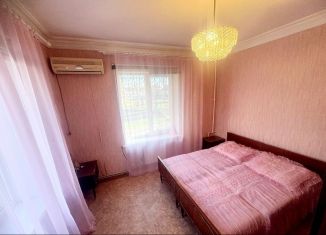 Продаю 3-ком. квартиру, 65 м2, Керчь, улица Славы, 2