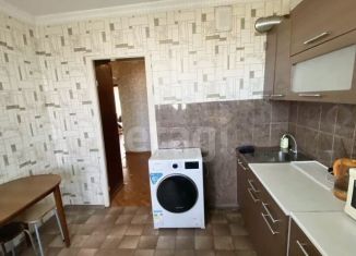 Продажа трехкомнатной квартиры, 65 м2, Артём, улица Бабушкина, 10