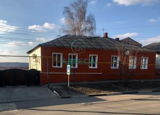 Продается трехкомнатная квартира, 80 м2, Новый Оскол, улица 1 Мая, 20