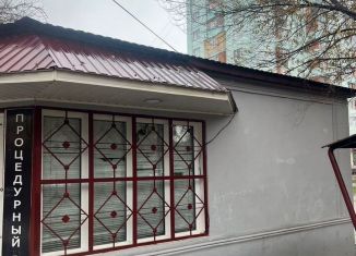 Продаю торговую площадь, 5 м2, город Кизилюрт, улица Гамзата Цадаса, 42