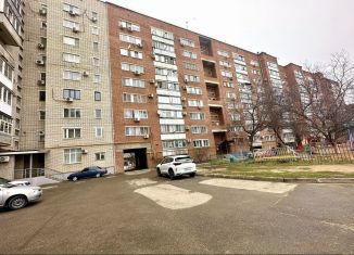 Продажа 2-ком. квартиры, 49 м2, Армавир, улица Чичерина, 61