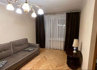 Трехкомнатная квартира в аренду, 60 м2, Москва, улица Каховка, 15к1