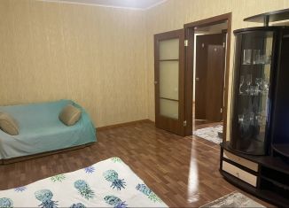 Сдам в аренду 2-ком. квартиру, 60 м2, Курск, проспект Вячеслава Клыкова